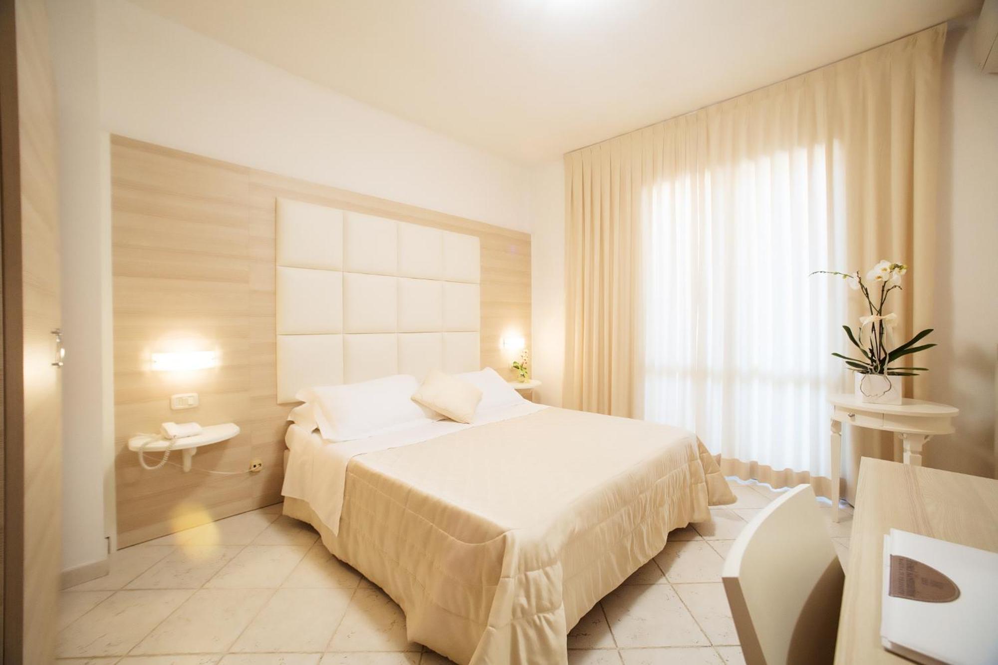 Hotel Rosmarina Marina di Grosseto Exterior photo